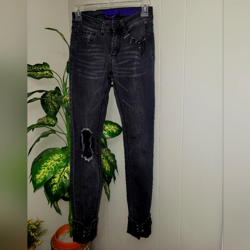 Jeans With Piercing Detail, Size 3/25